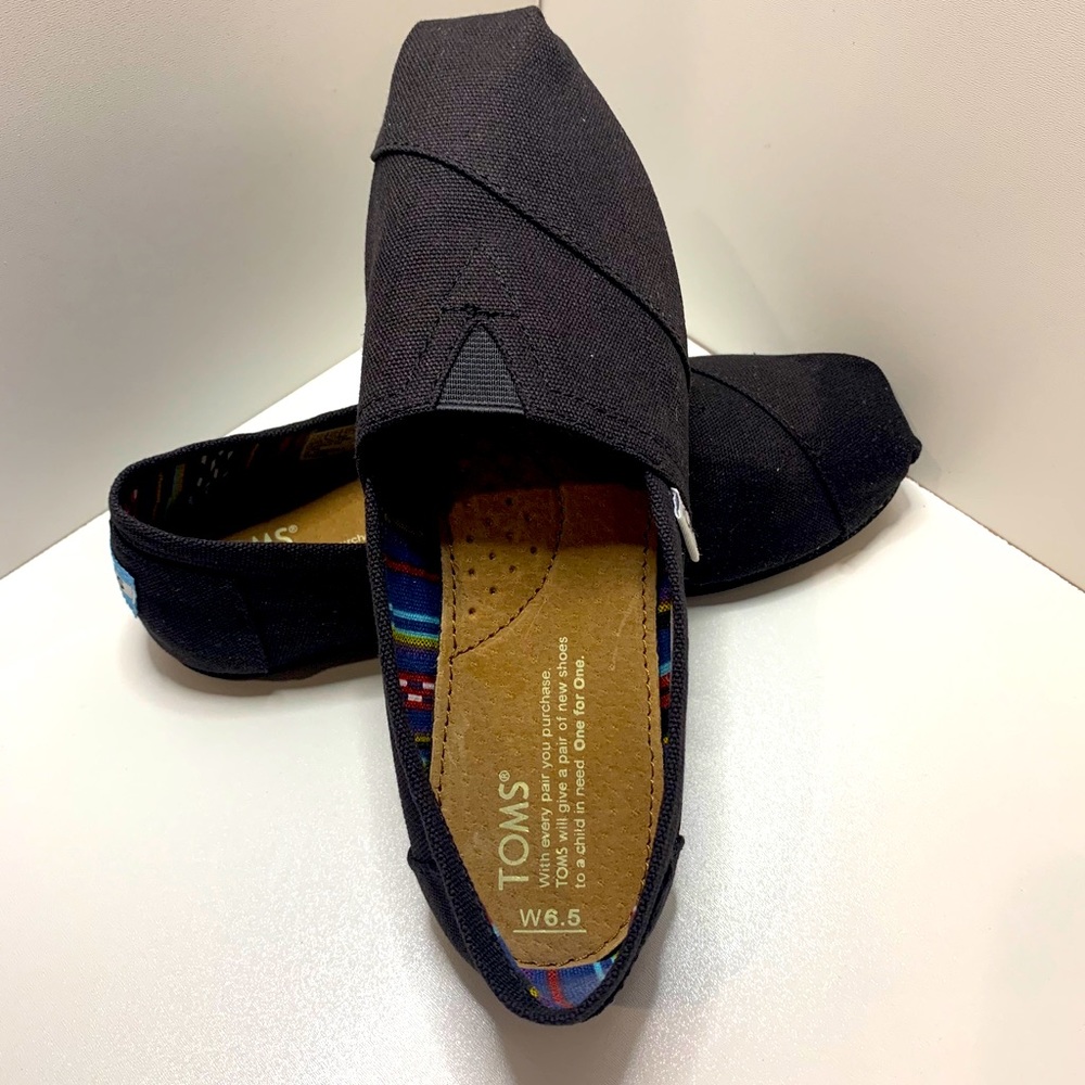 TOMS Classic Black Slip-on Women’s size 6.5